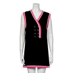 •   Printed
•   Sleeveless with V-Neck